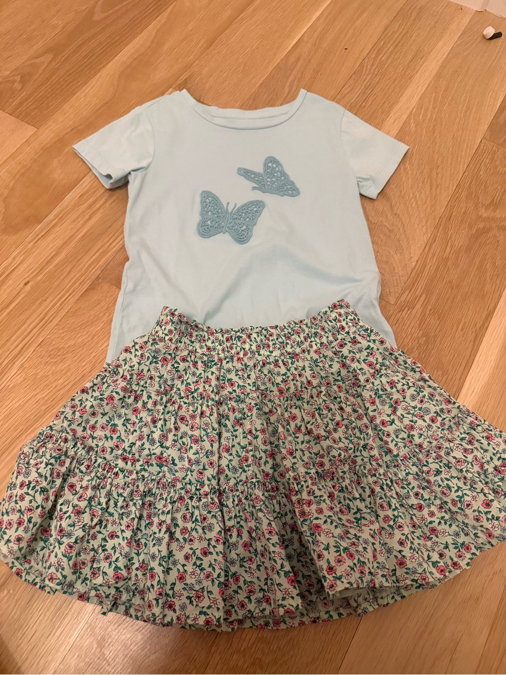 Crew cuts Kids Light Blue Butterfly Tee and Floral Skirt Set xs (4-5)